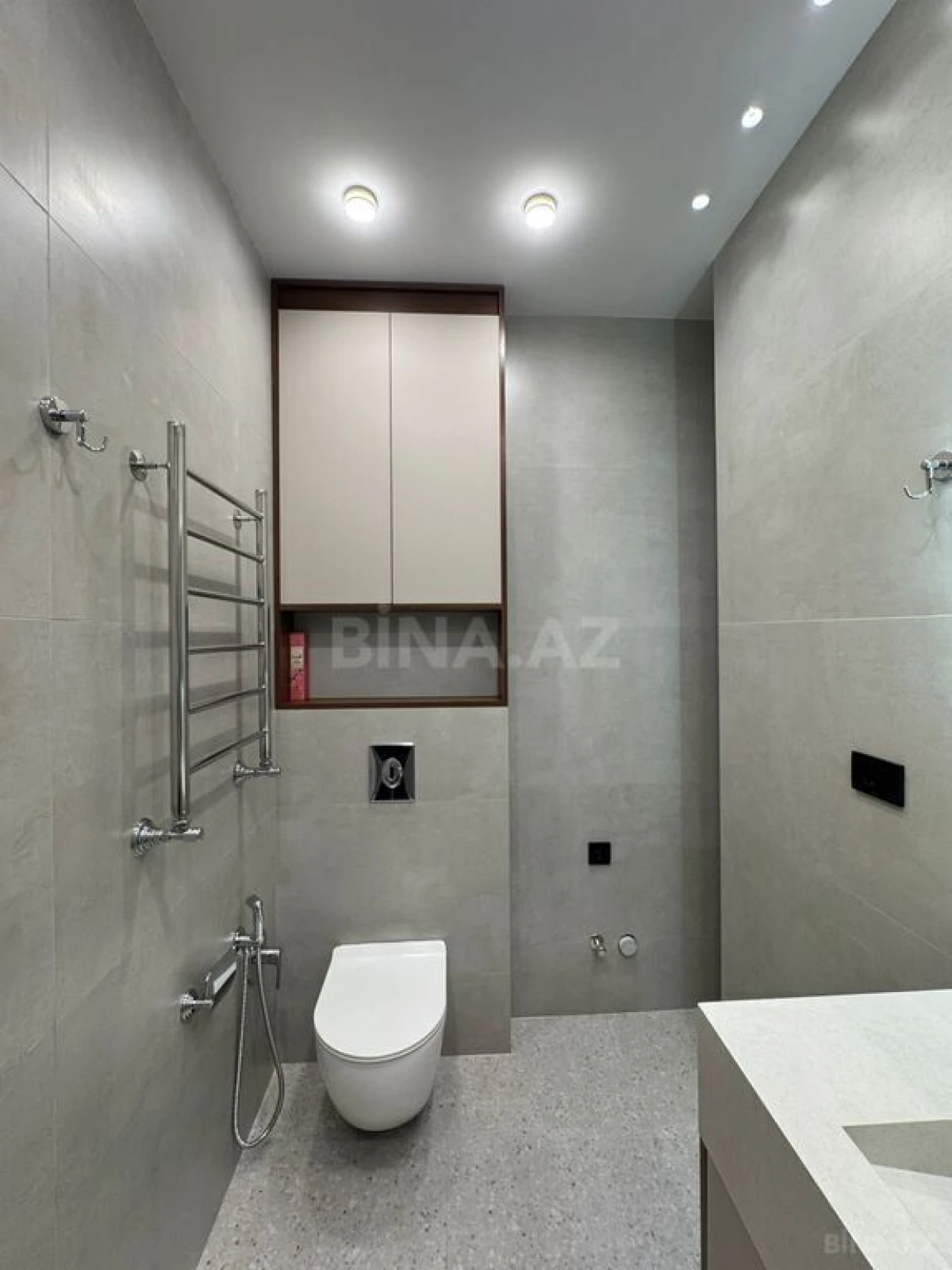 Kirayə verilir 3 otaqlı mənzil 135 m²