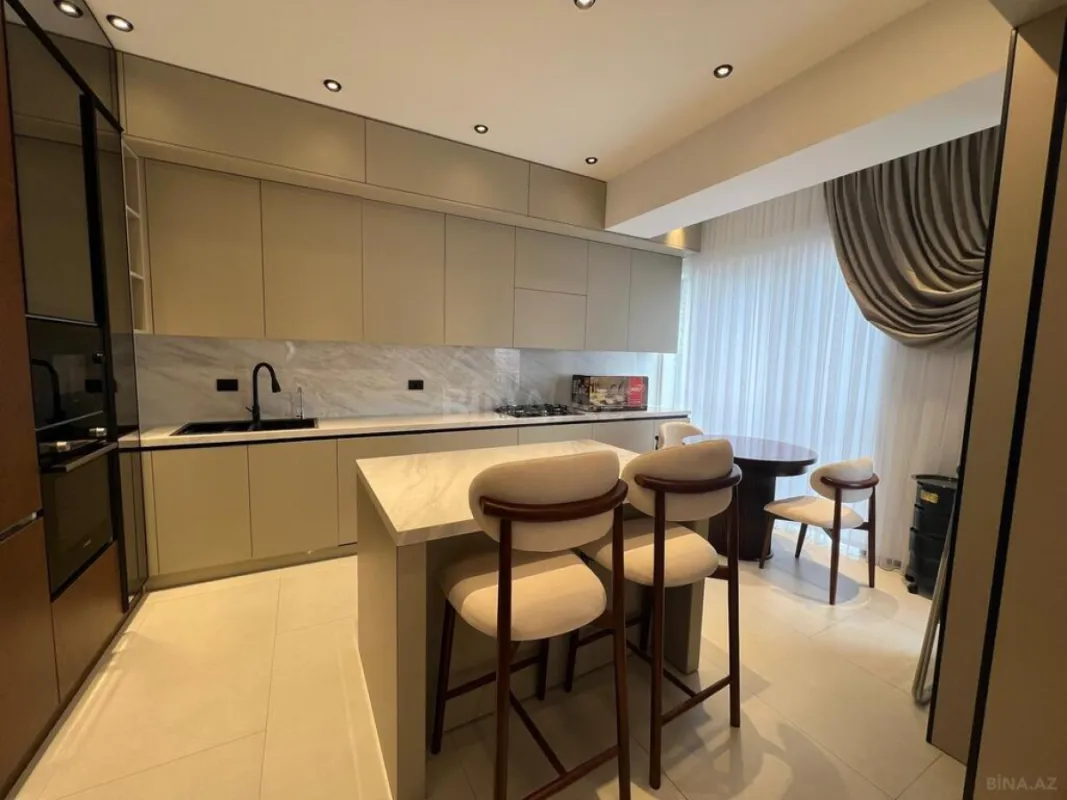 Kirayə verilir 3 otaqlı mənzil 135 m²