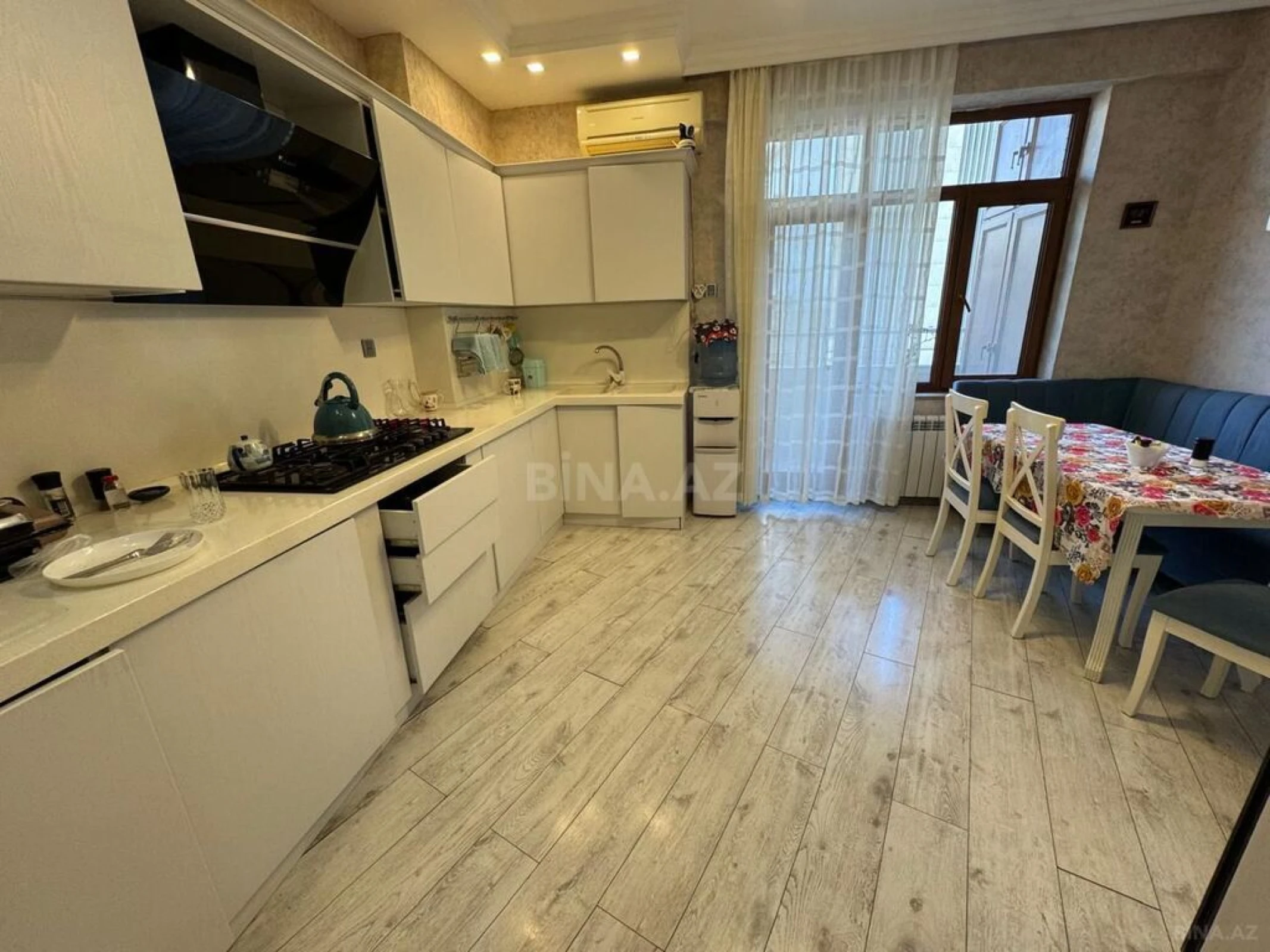 Satılır 4 otaqlı mənzil 125 m²