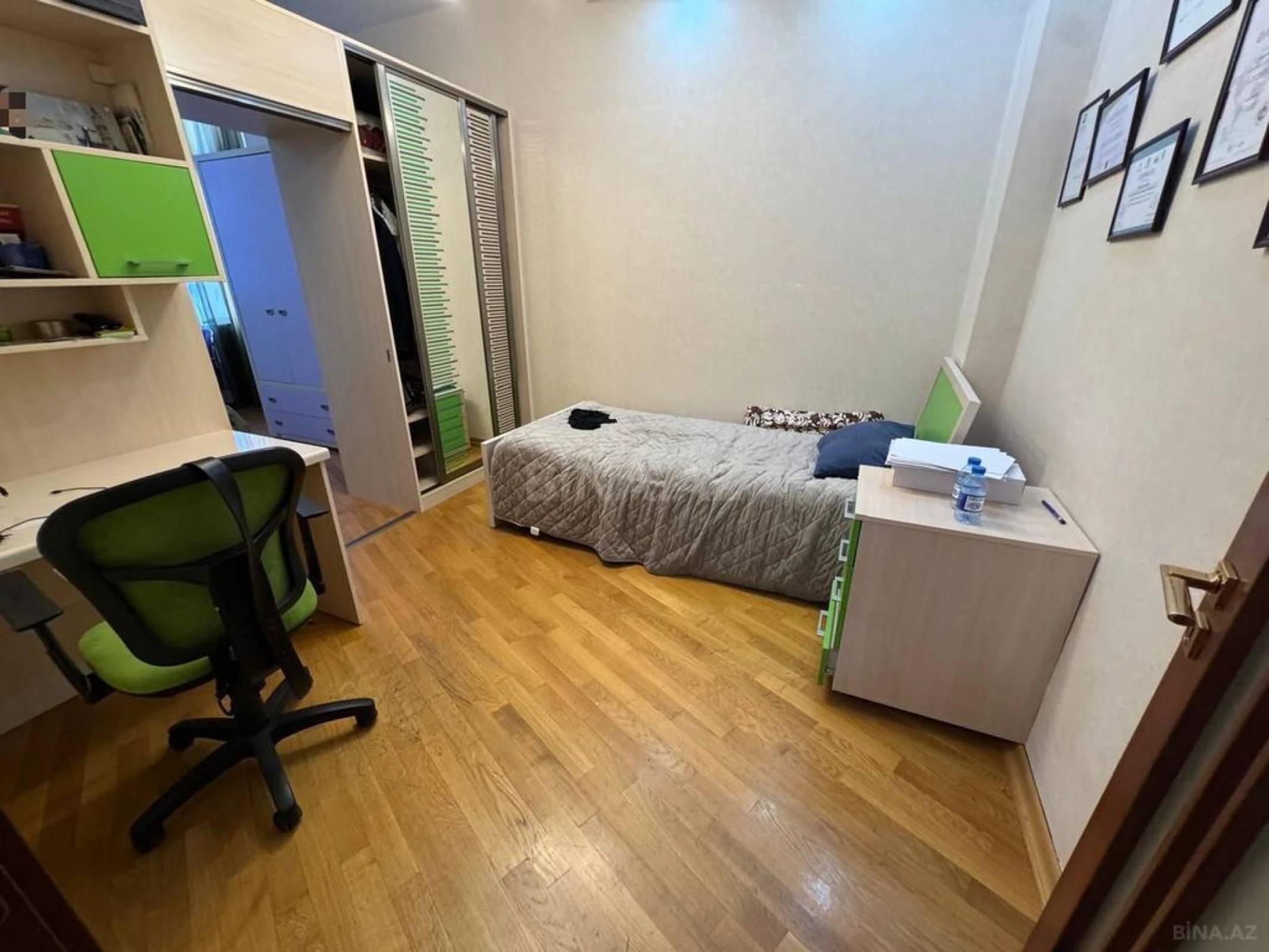 Satılır 4 otaqlı mənzil 125 m²
