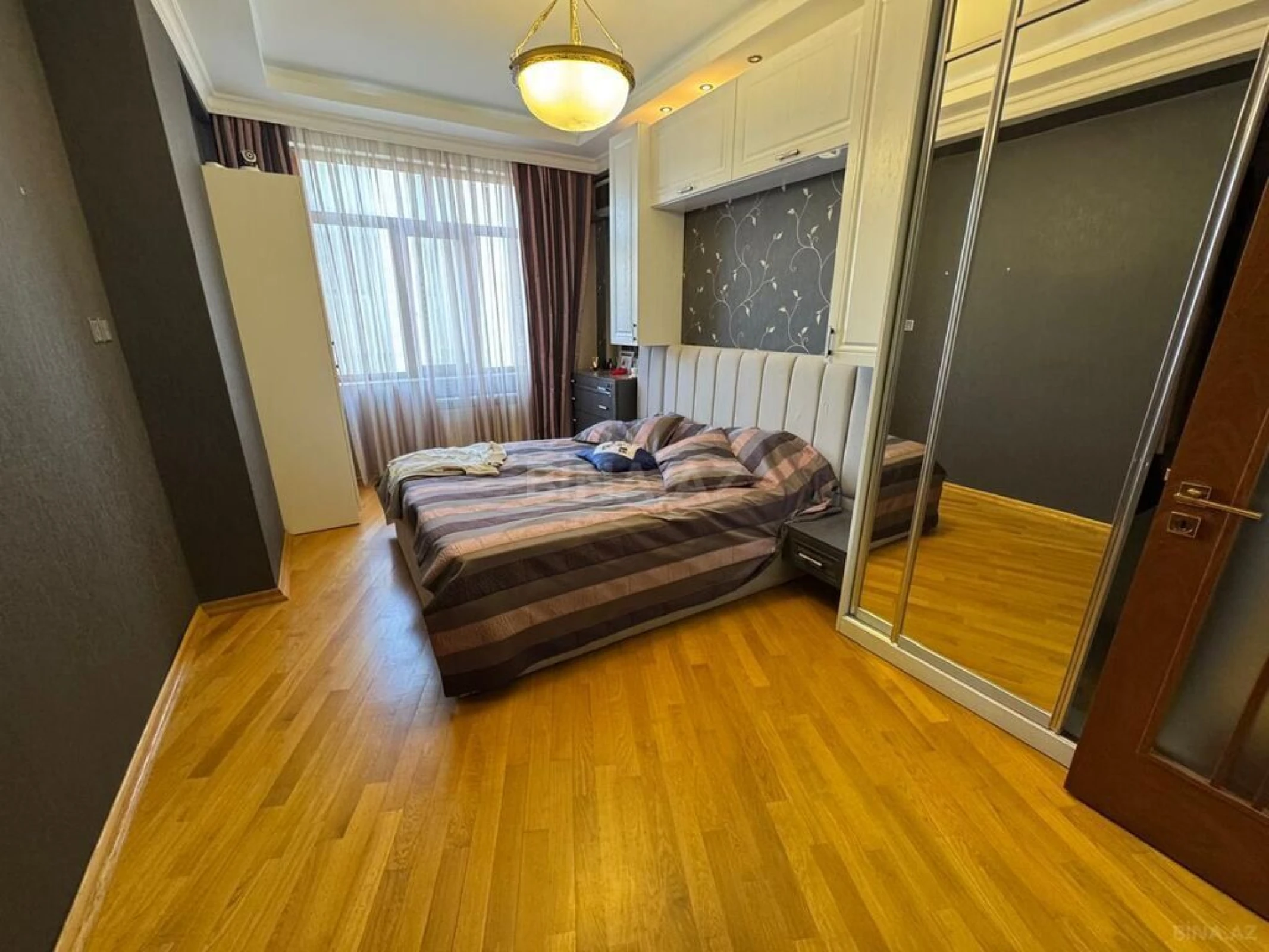 Satılır 4 otaqlı mənzil 125 m²