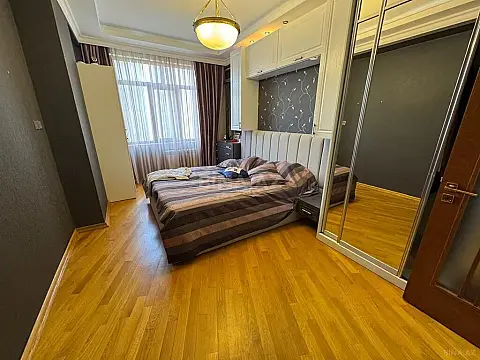 Satılır 4 otaqlı mənzil 125 m²