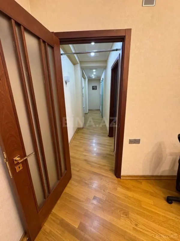 Satılır 4 otaqlı mənzil 125 m²