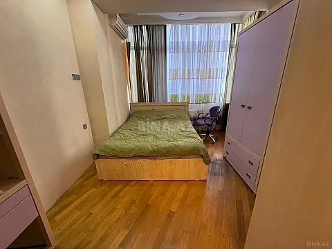 Satılır 4 otaqlı mənzil 125 m²