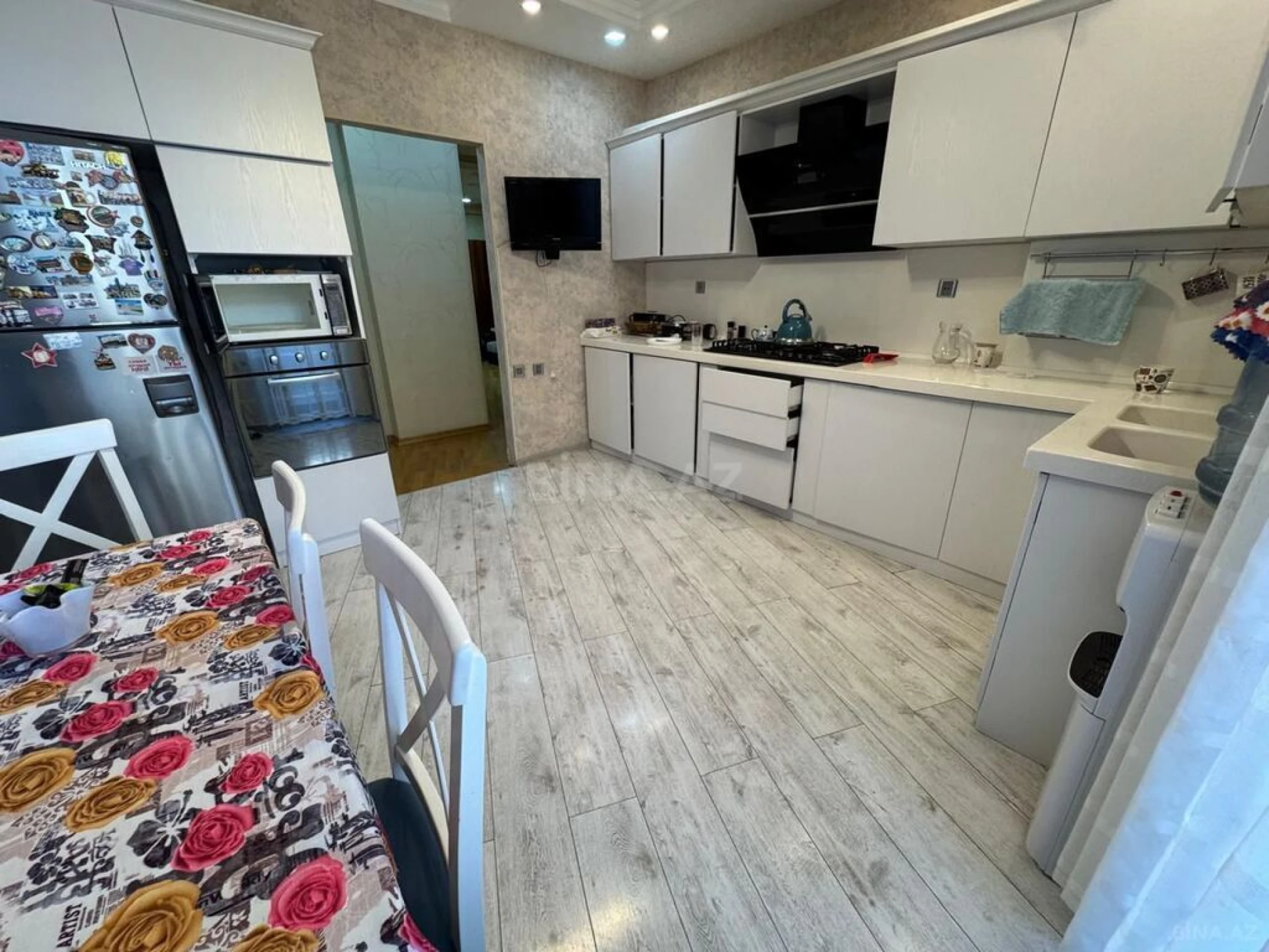 Satılır 4 otaqlı mənzil 125 m²