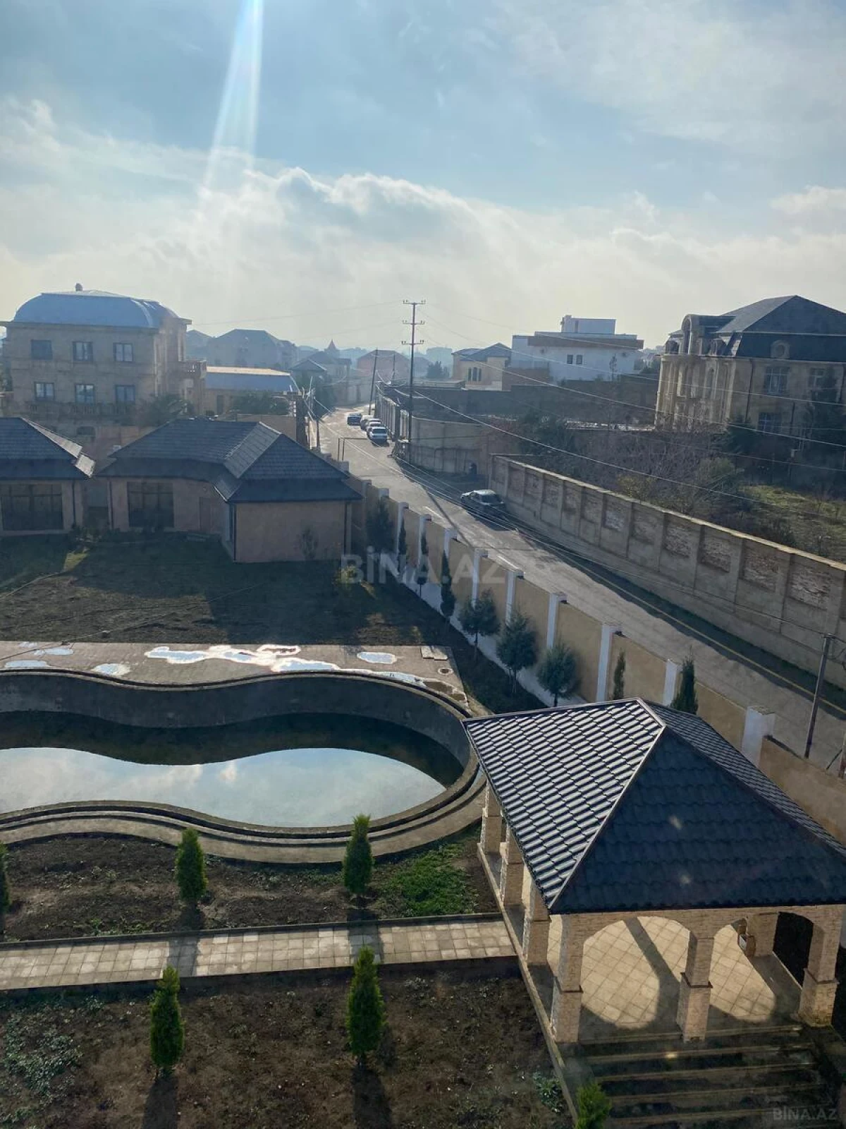 Satılır 8 otaqlı həyət evi 1100 m²