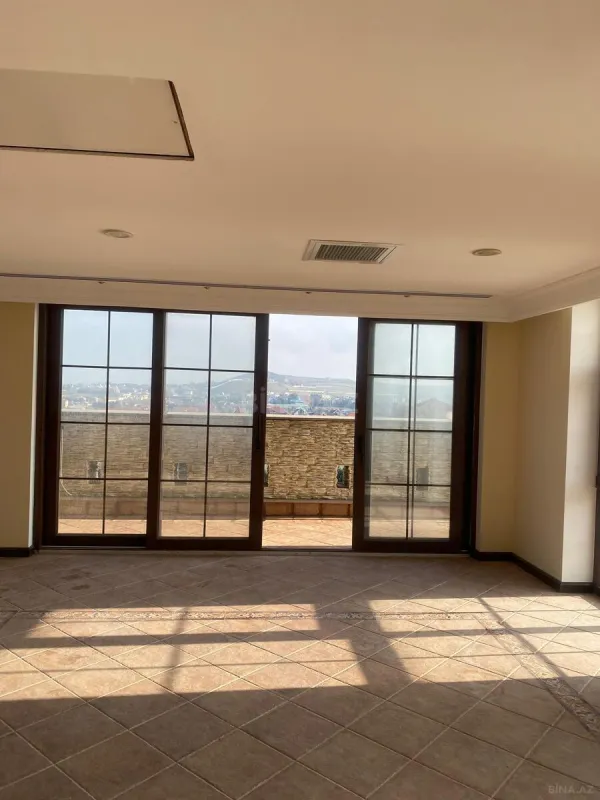 Satılır 8 otaqlı həyət evi 1100 m²