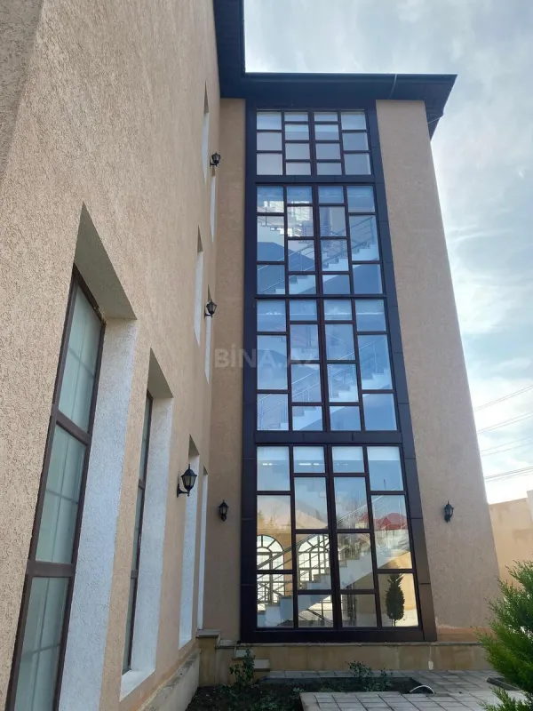 Satılır 8 otaqlı həyət evi 1100 m²