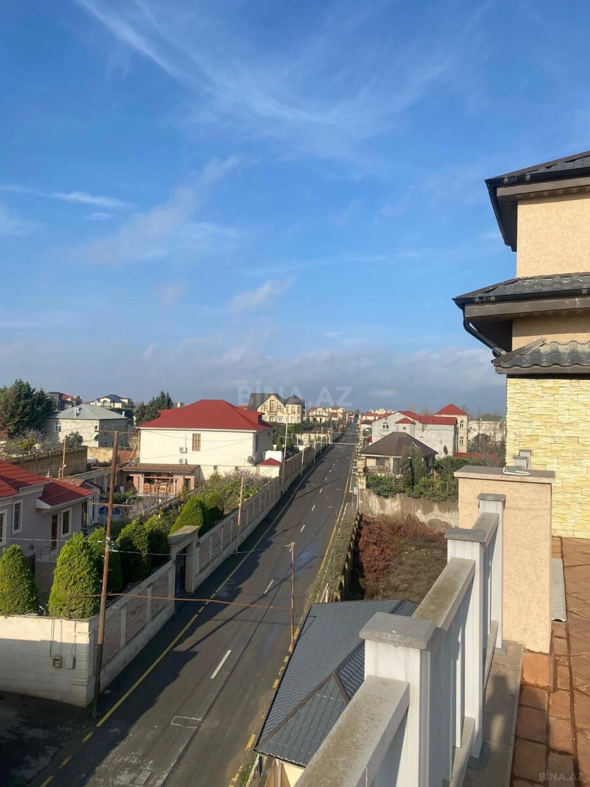 Satılır 8 otaqlı həyət evi 1100 m²