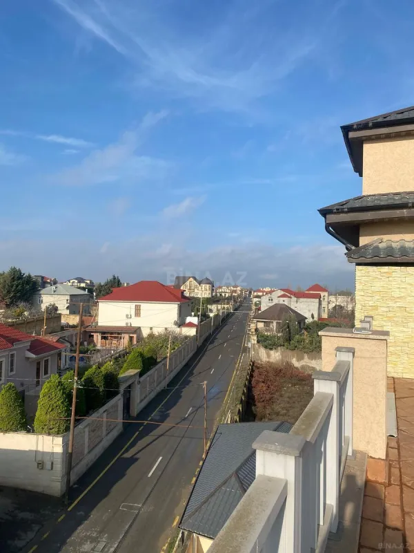 Satılır 8 otaqlı həyət evi 1100 m²