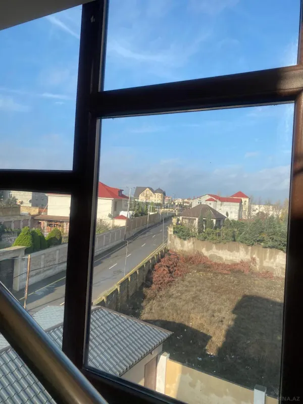 Satılır 8 otaqlı həyət evi 1100 m²