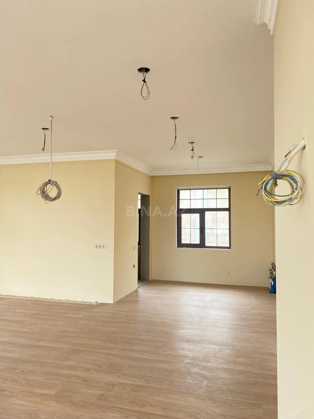 Satılır 8 otaqlı həyət evi 1100 m²