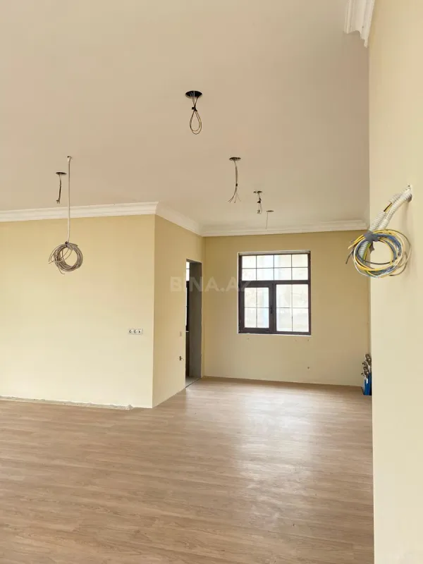 Satılır 8 otaqlı həyət evi 1100 m²