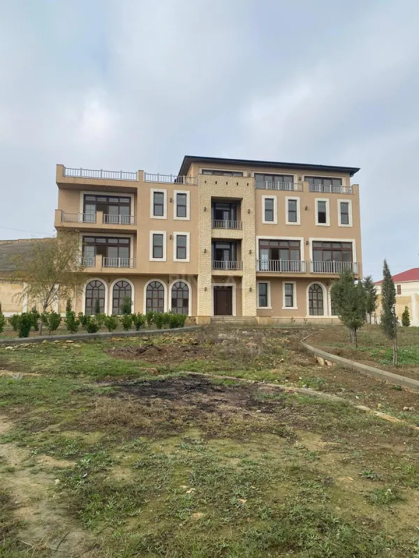 Satılır 8 otaqlı həyət evi 1100 m²