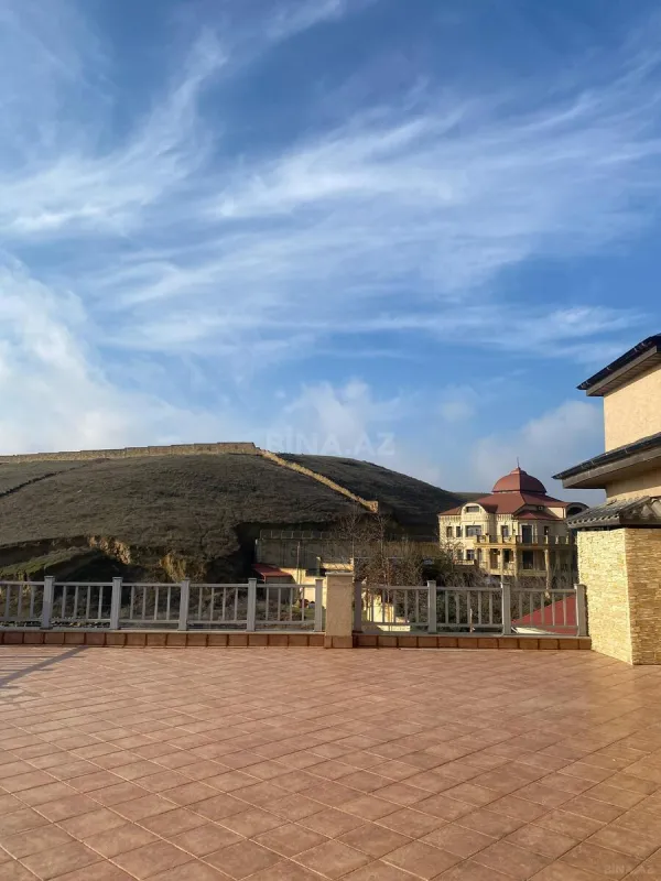 Satılır 8 otaqlı həyət evi 1100 m²