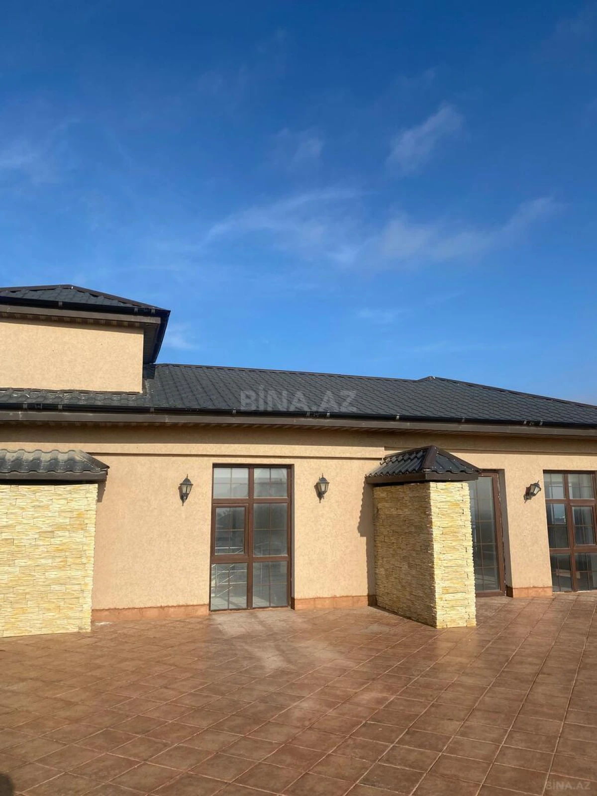 Satılır 8 otaqlı həyət evi 1100 m²