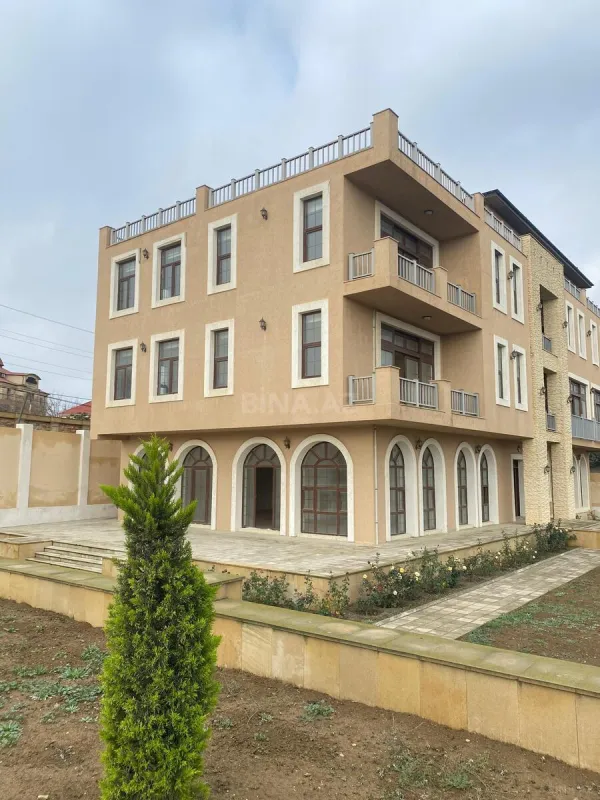 Satılır 8 otaqlı həyət evi 1100 m²