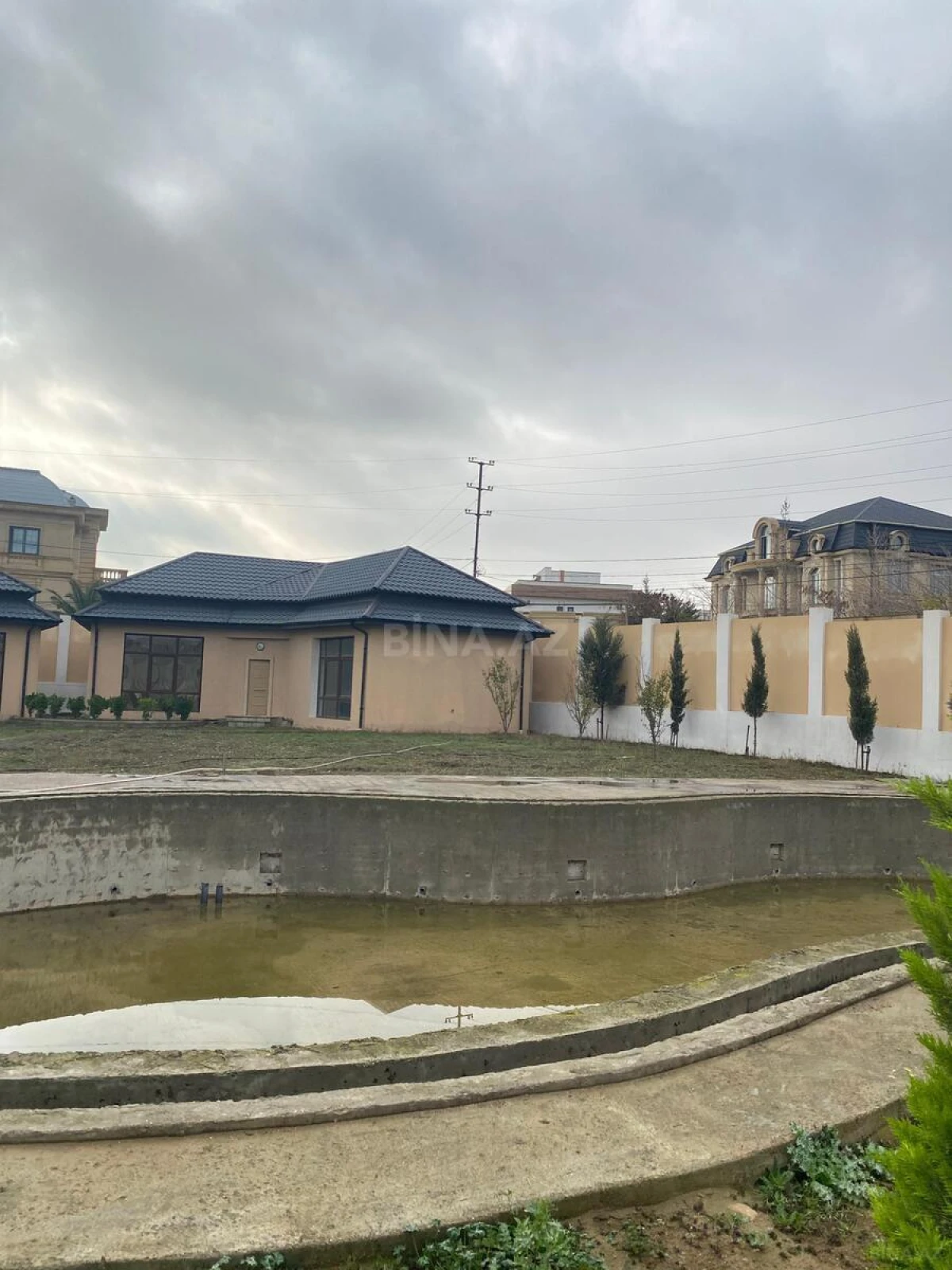 Satılır 8 otaqlı həyət evi 1100 m²