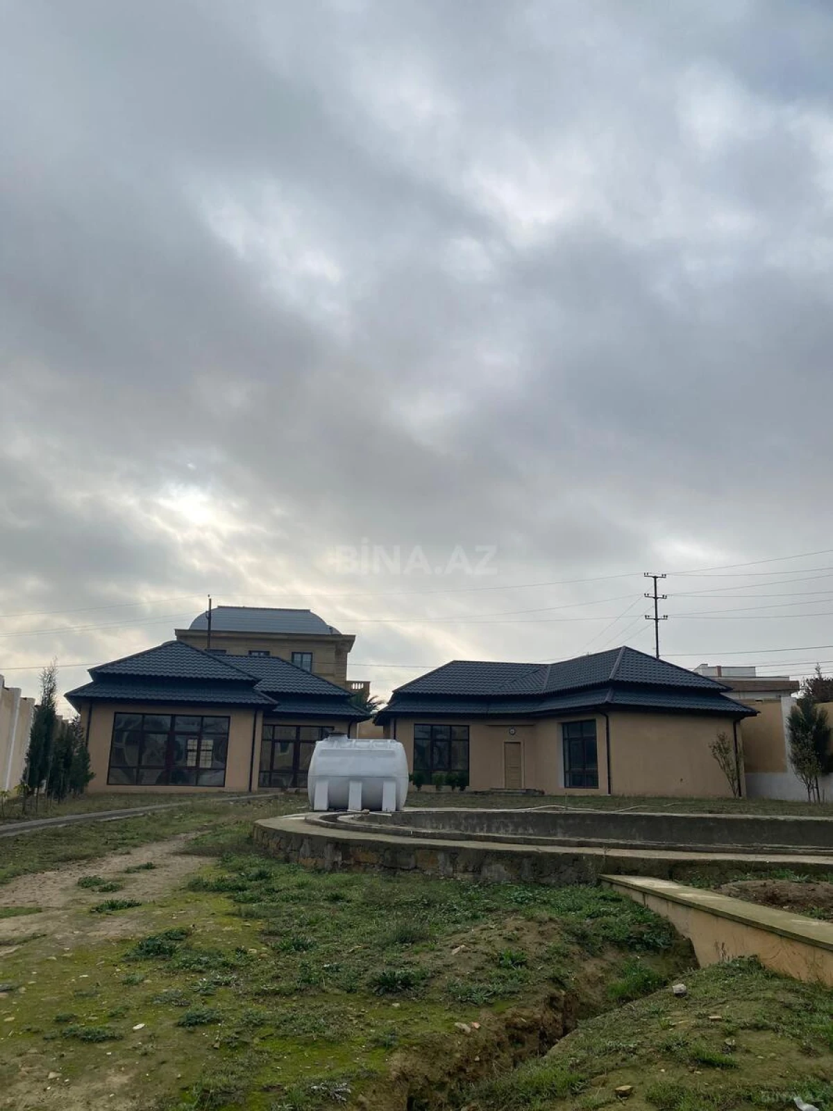 Satılır 8 otaqlı həyət evi 1100 m²