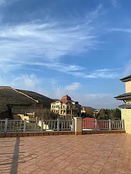 Satılır 8 otaqlı həyət evi 1100 m²