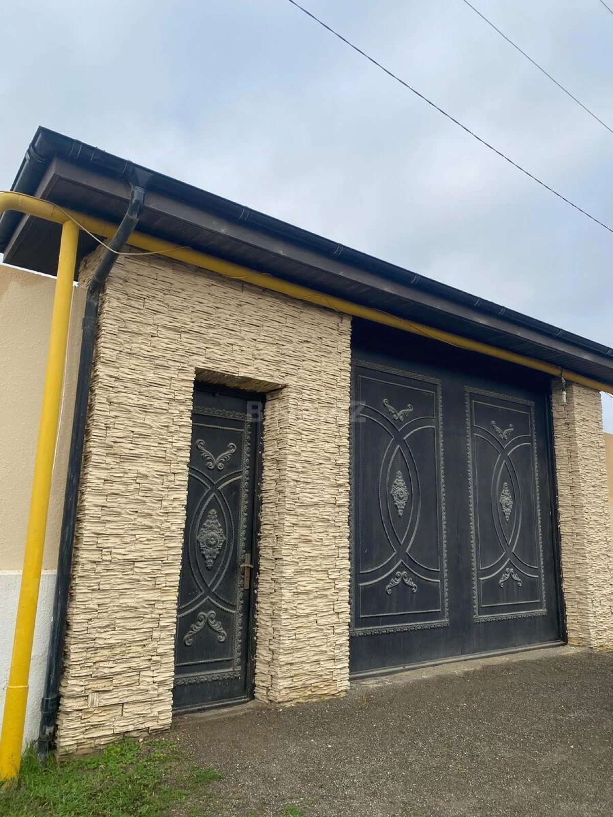 Satılır 8 otaqlı həyət evi 1100 m²