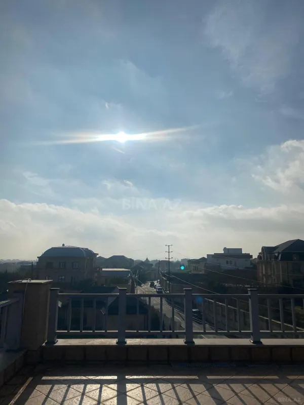 Satılır 8 otaqlı həyət evi 1100 m²