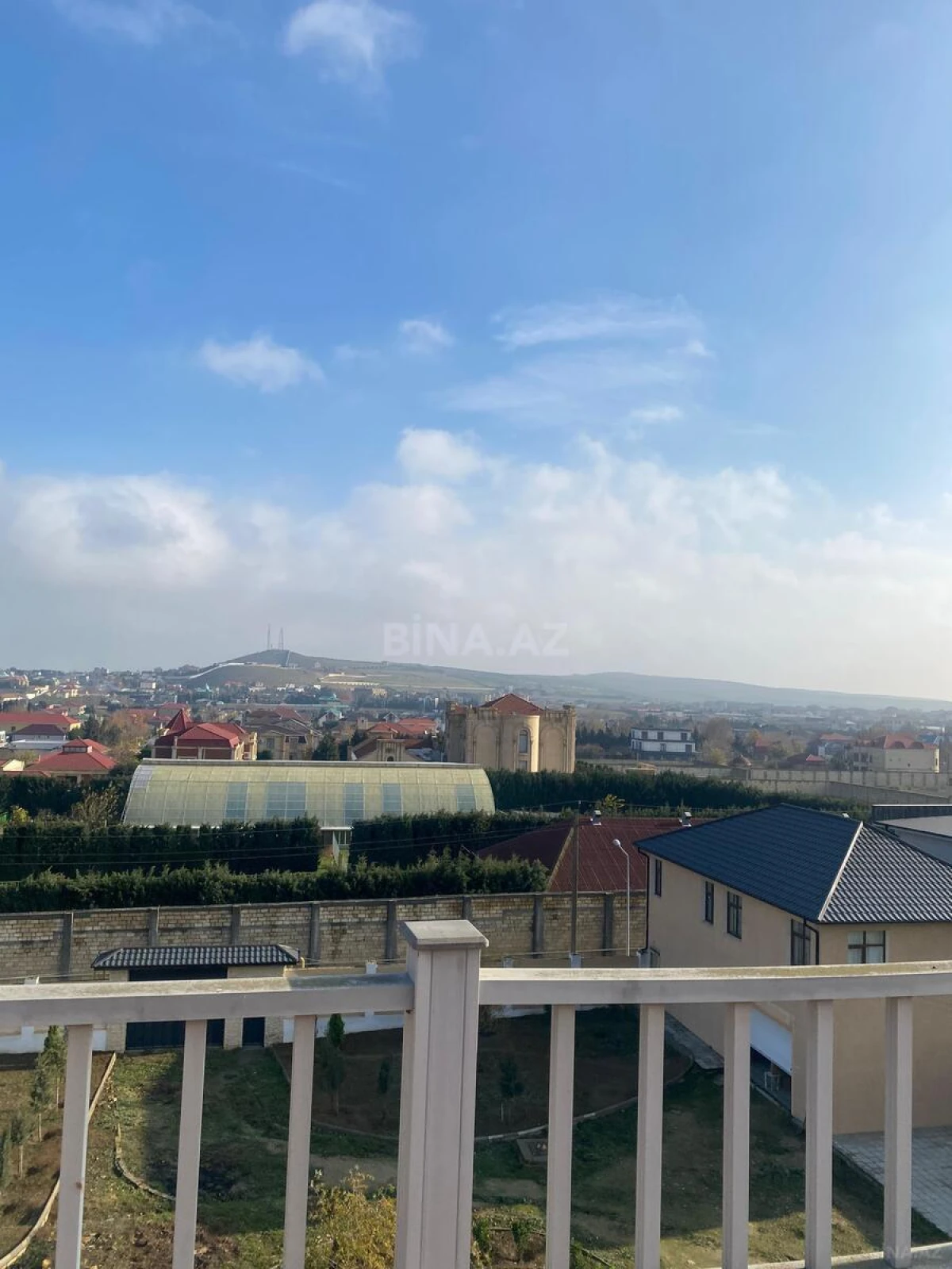 Satılır 8 otaqlı həyət evi 1100 m²