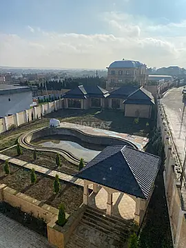 Satılır 8 otaqlı həyət evi 1100 m²