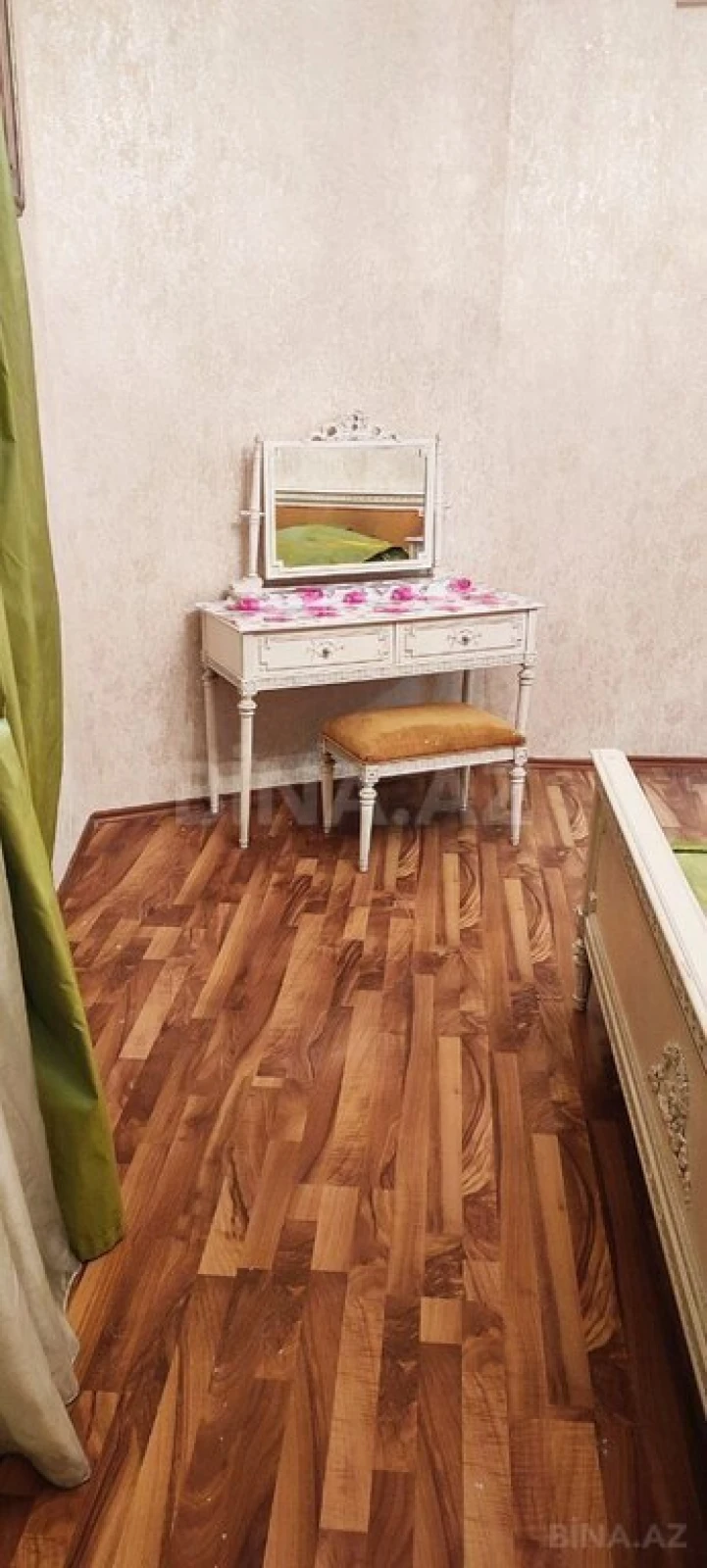 Kirayə verilir 2 otaqlı mənzil 94 m²