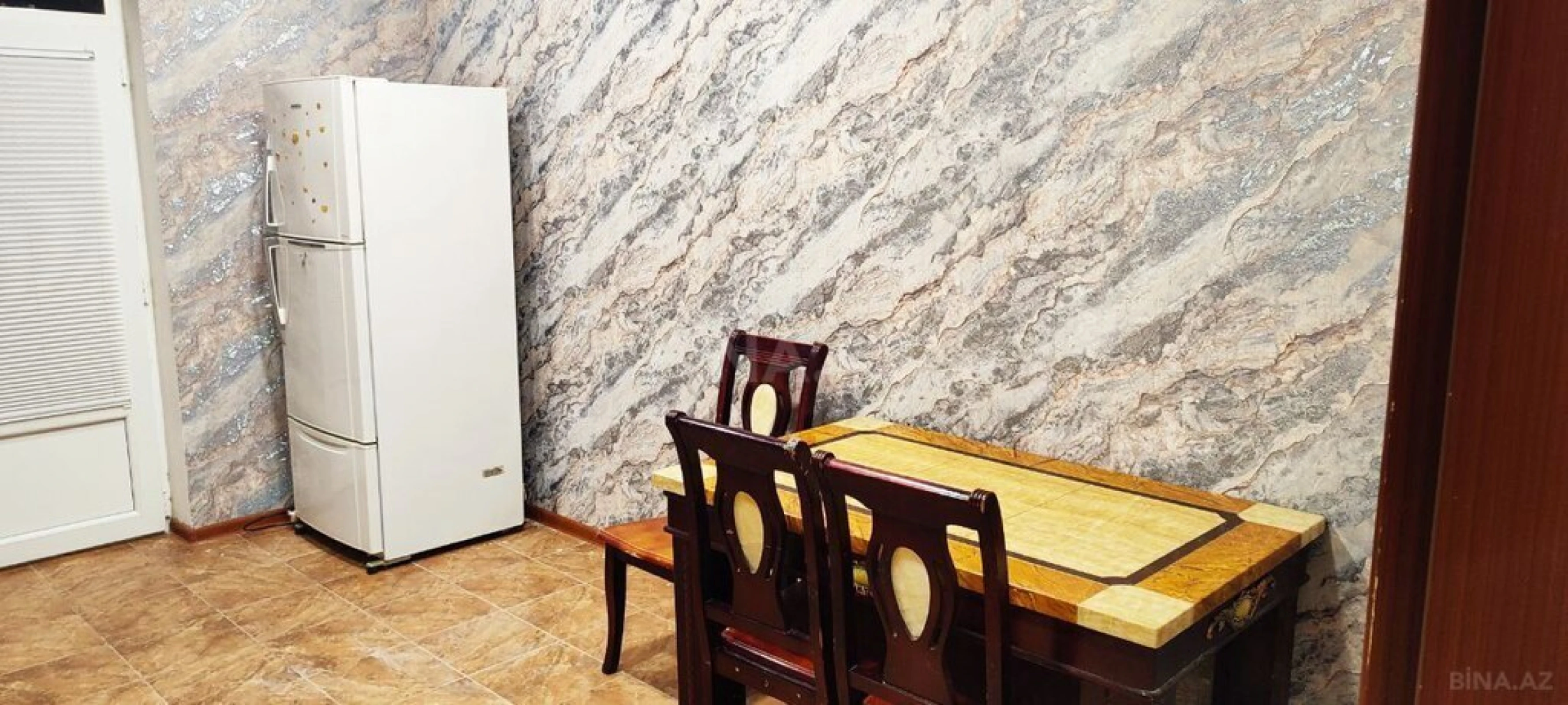 Kirayə verilir 2 otaqlı mənzil 94 m²