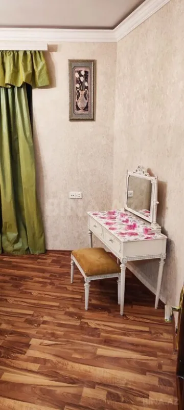 Kirayə verilir 2 otaqlı mənzil 94 m²