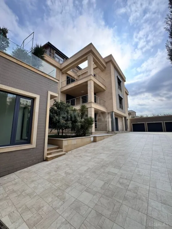 Satılır 11 otaqlı həyət evi 1400 m²