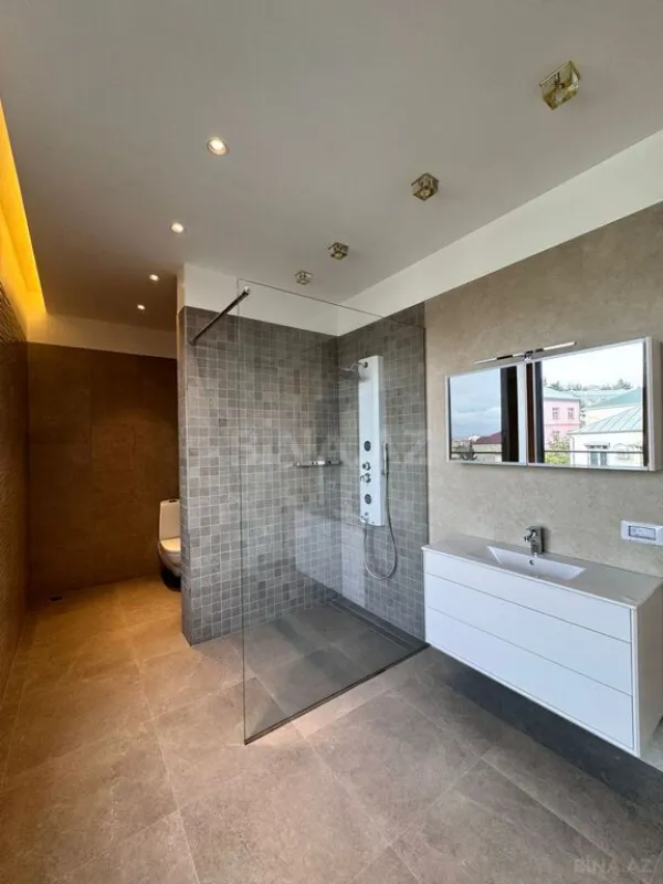 Satılır 11 otaqlı həyət evi 1400 m²