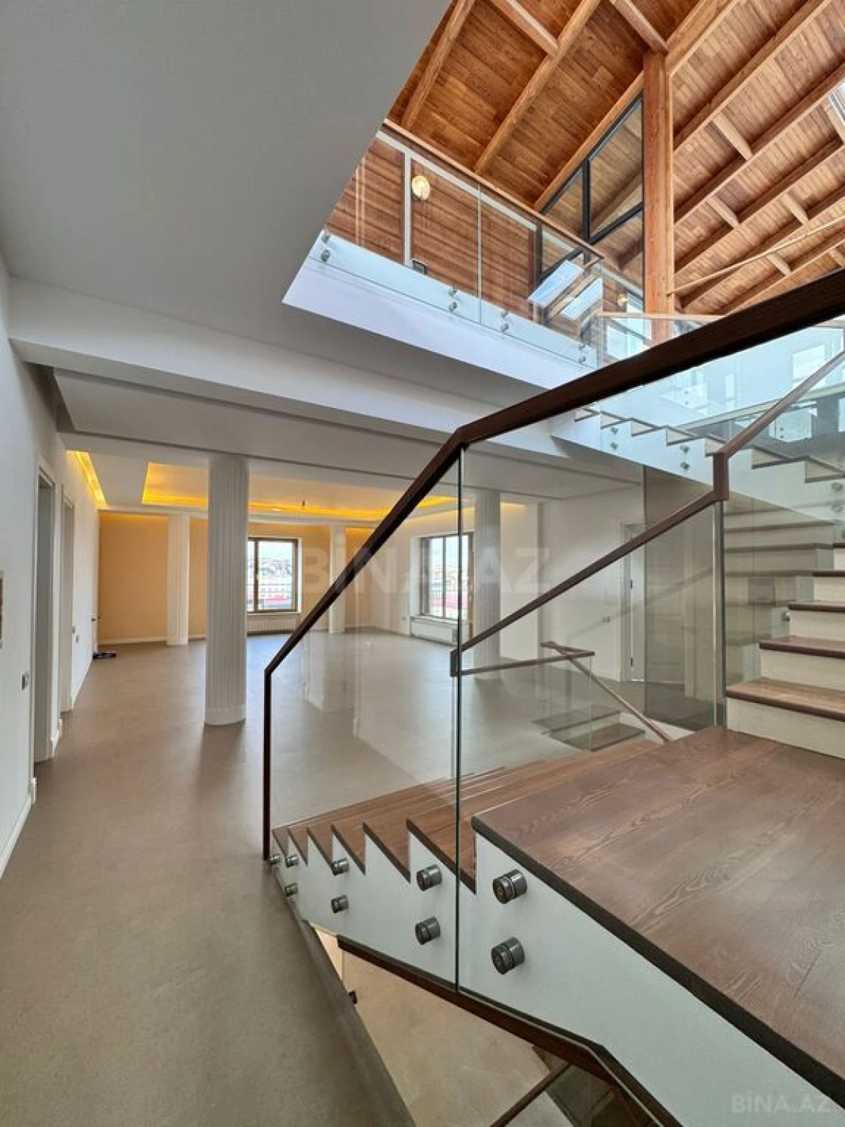 Satılır 11 otaqlı həyət evi 1400 m²