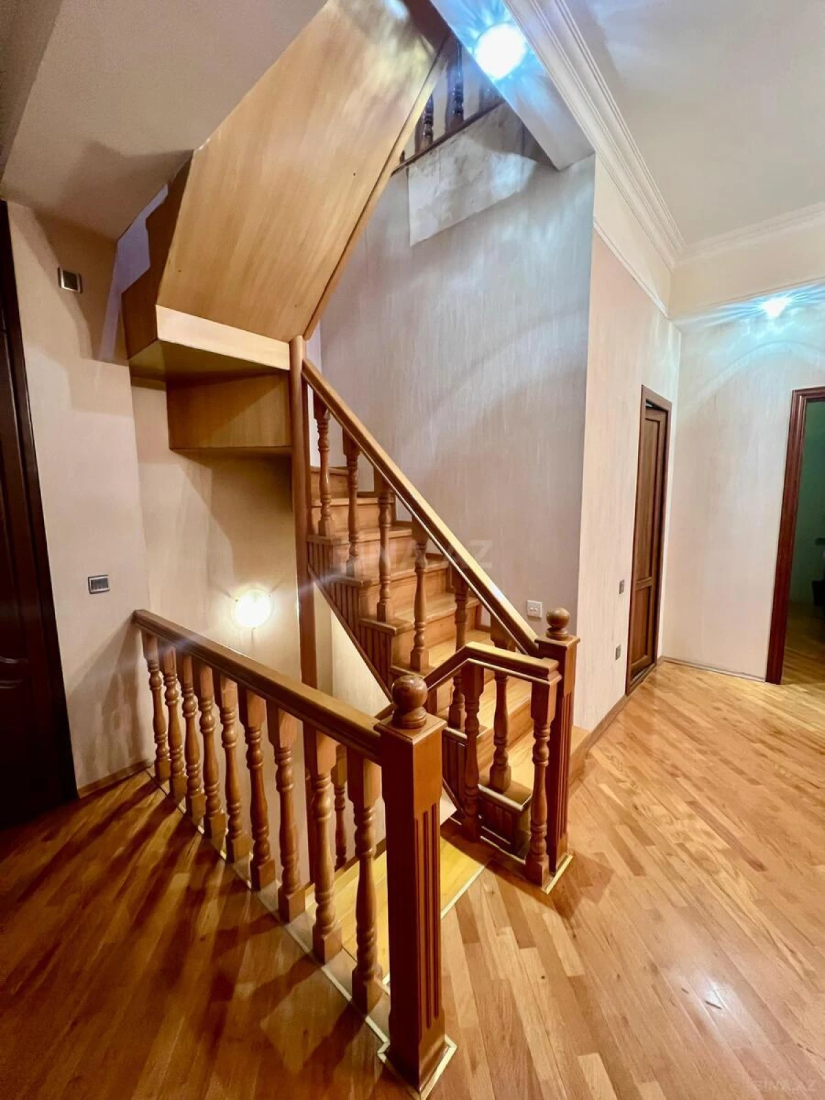 Satılır 6 otaqlı həyət evi 260 m²