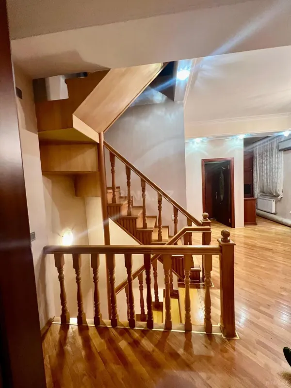 Satılır 6 otaqlı həyət evi 260 m²