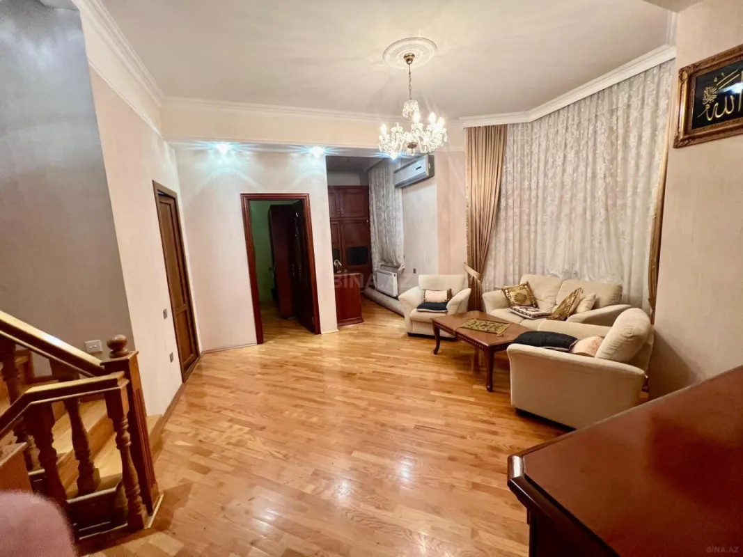 Satılır 6 otaqlı həyət evi 260 m²