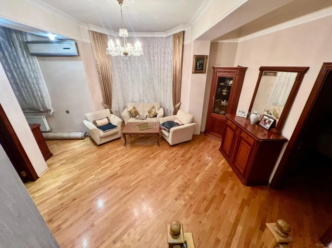 Satılır 6 otaqlı həyət evi 260 m²
