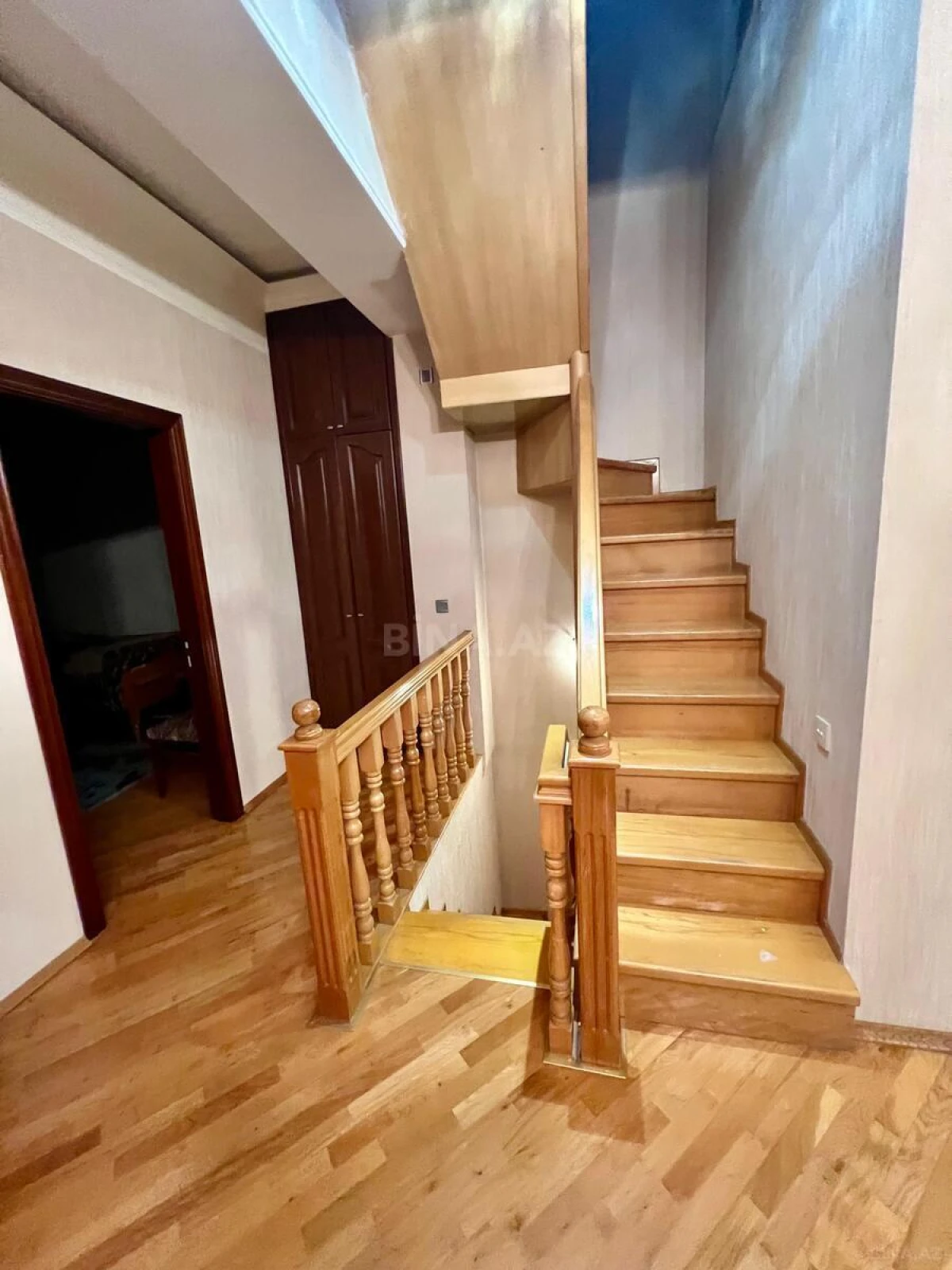 Satılır 6 otaqlı həyət evi 260 m²