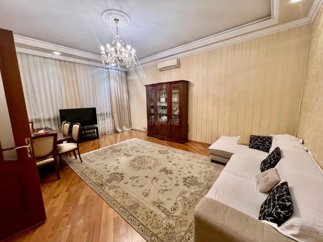 Satılır 6 otaqlı həyət evi 260 m²