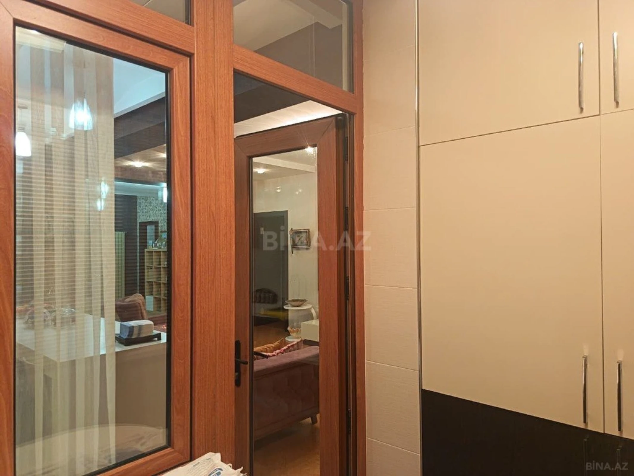 Satılır 3 otaqlı mənzil 135 m²