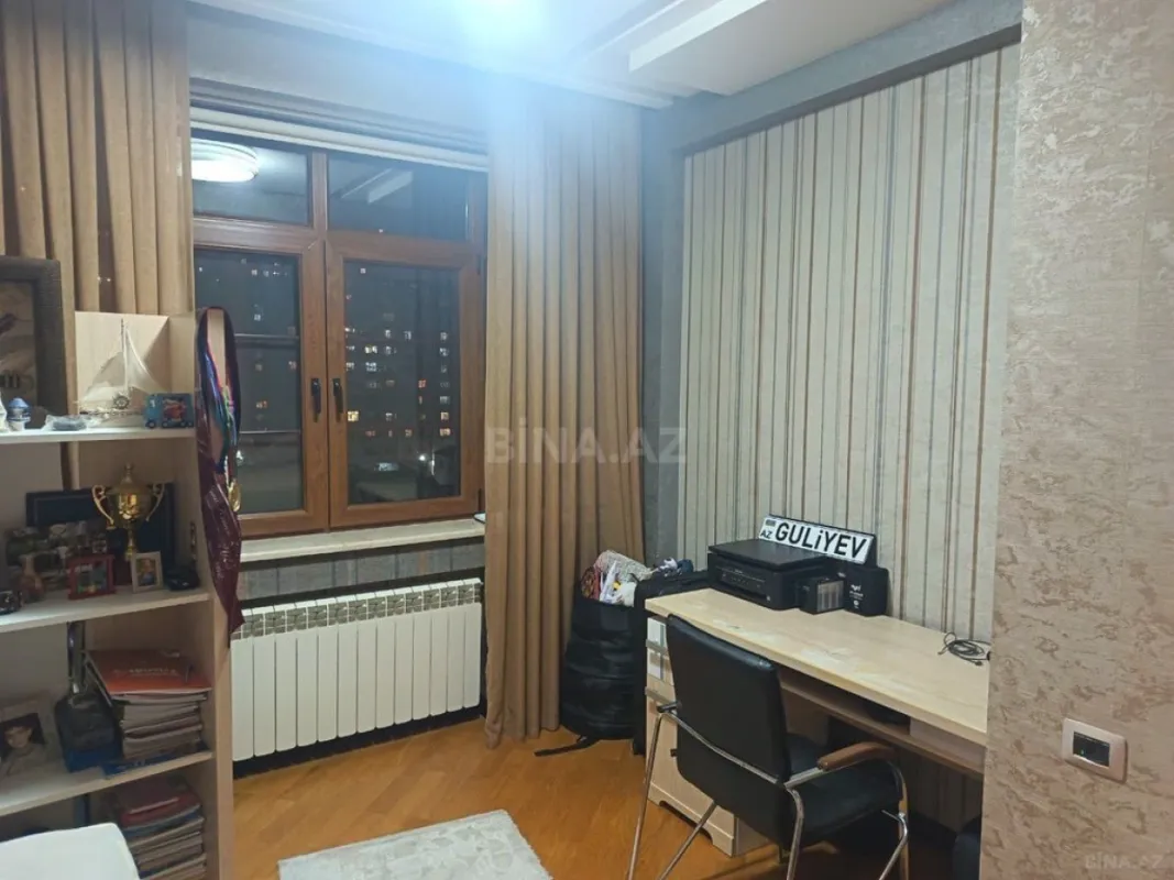 Satılır 3 otaqlı mənzil 135 m²