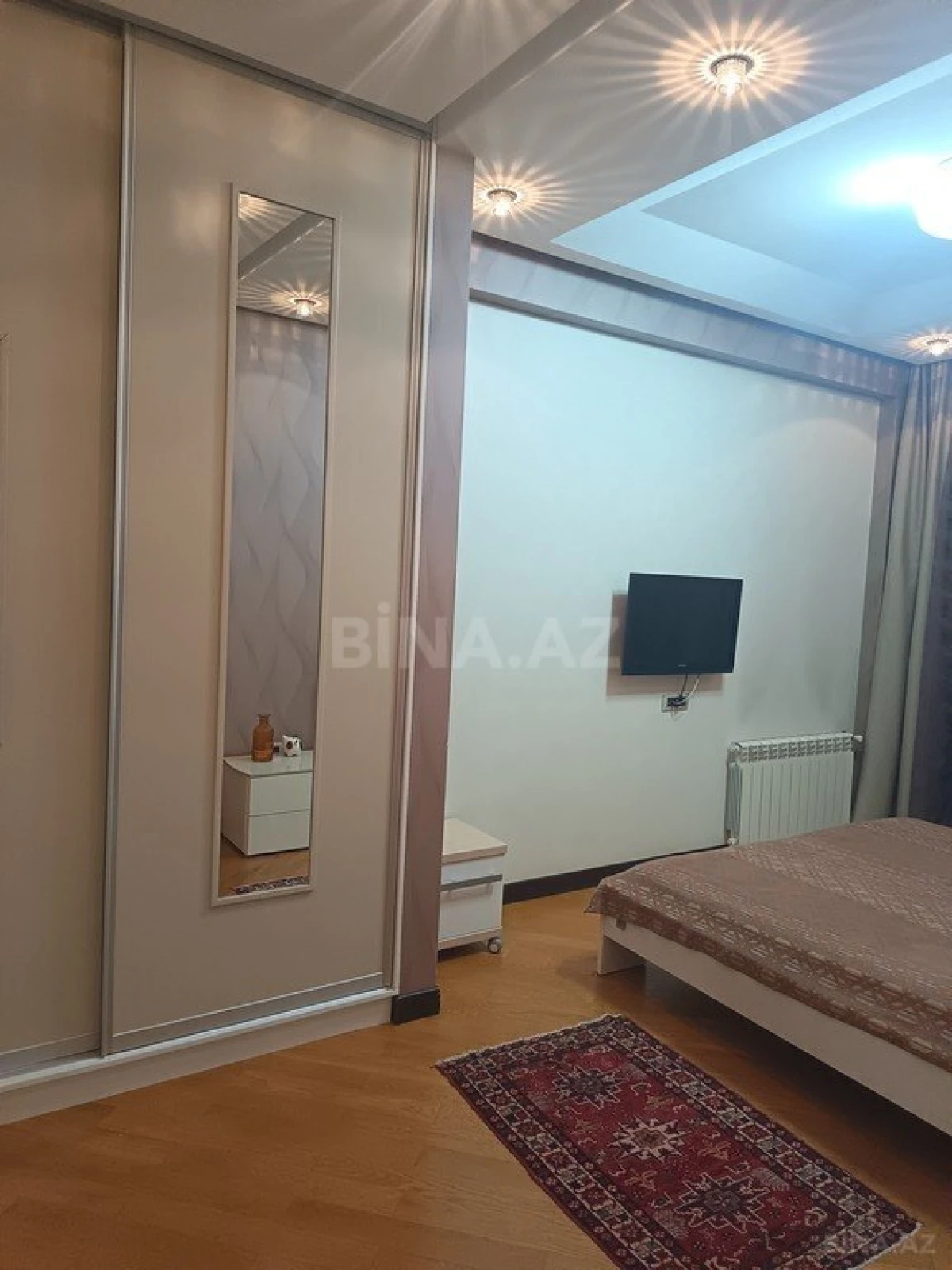 Satılır 3 otaqlı mənzil 135 m²