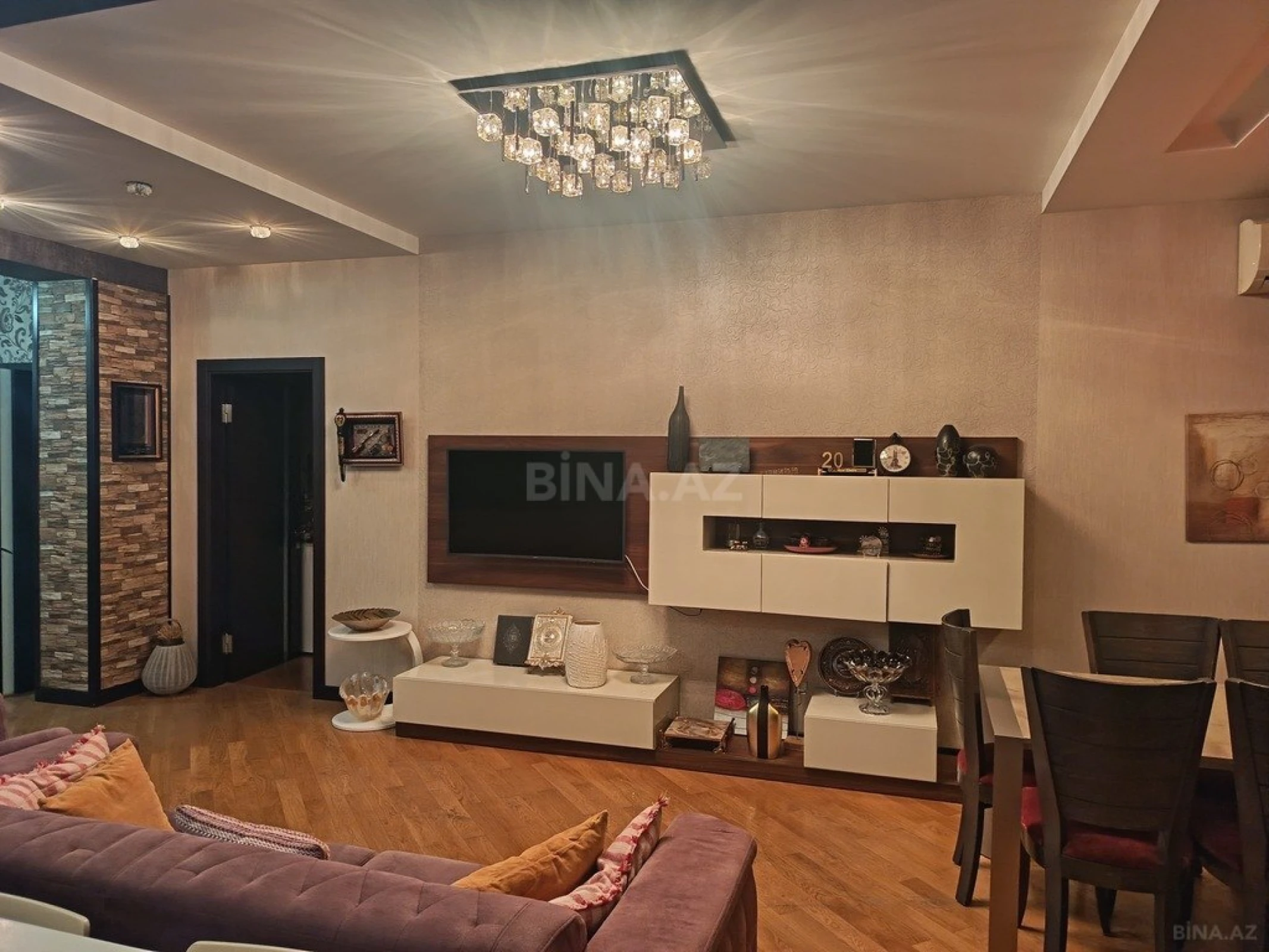 Satılır 3 otaqlı mənzil 135 m²