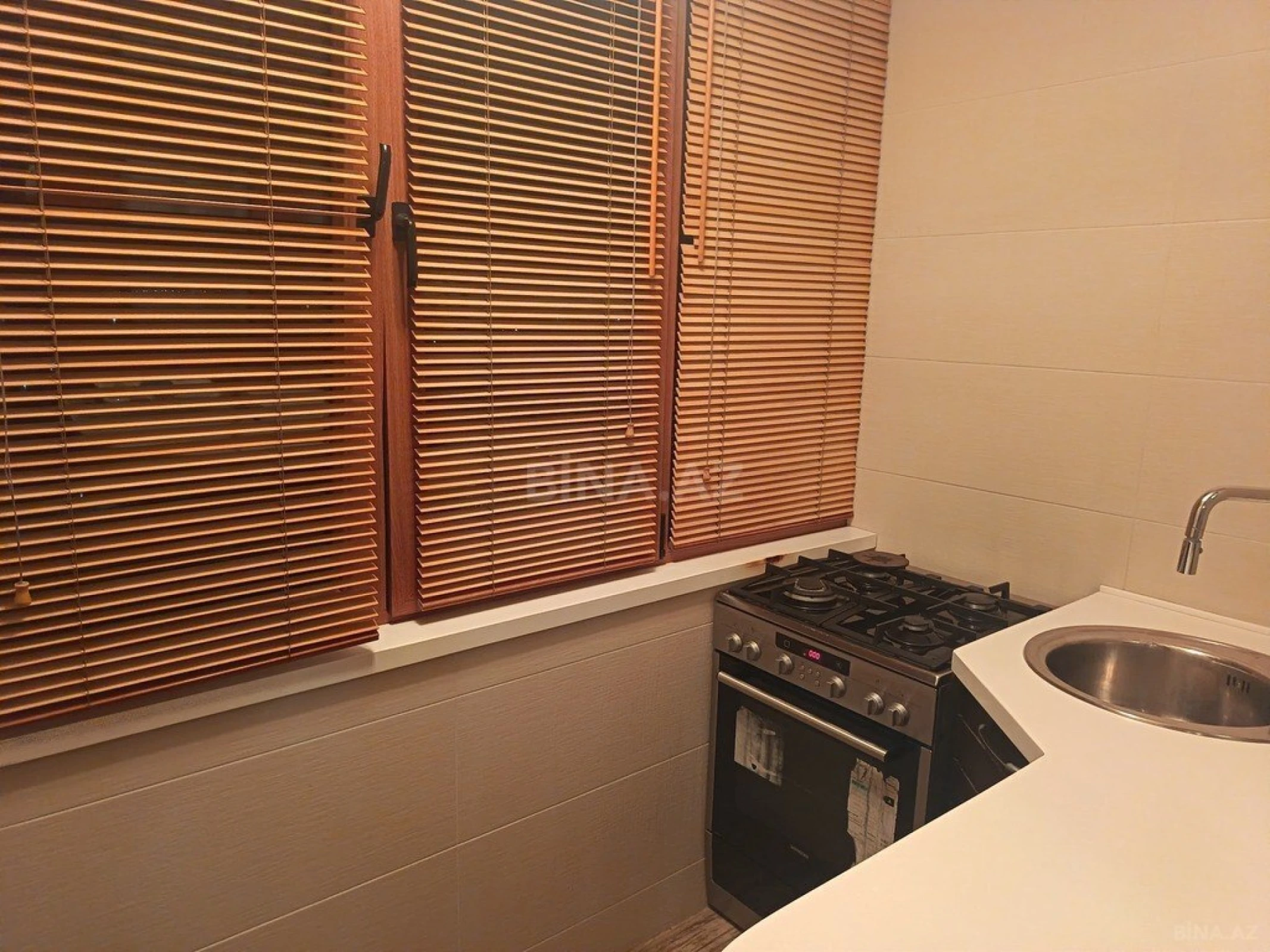 Satılır 3 otaqlı mənzil 135 m²