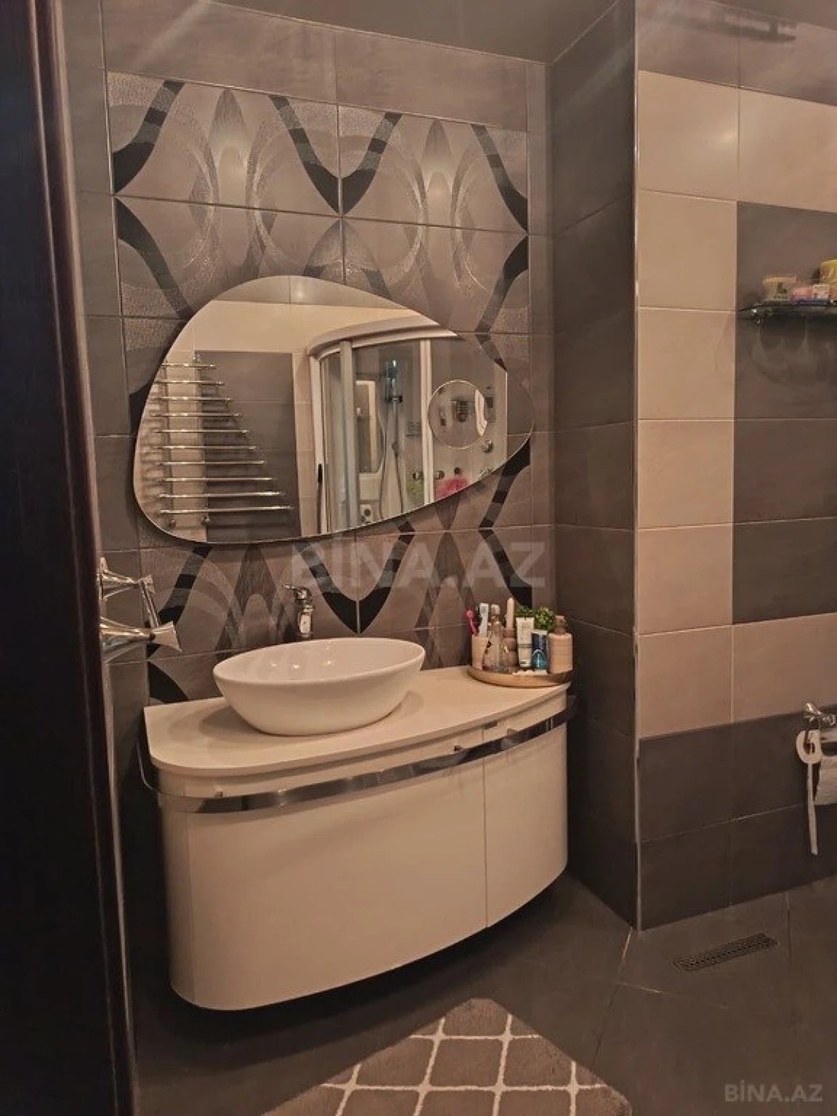 Satılır 3 otaqlı mənzil 135 m²