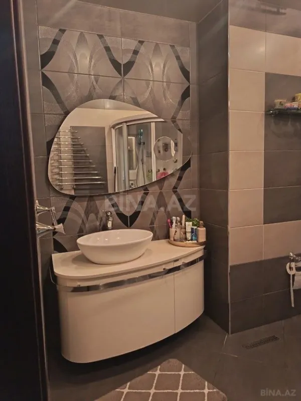 Satılır 3 otaqlı mənzil 135 m²