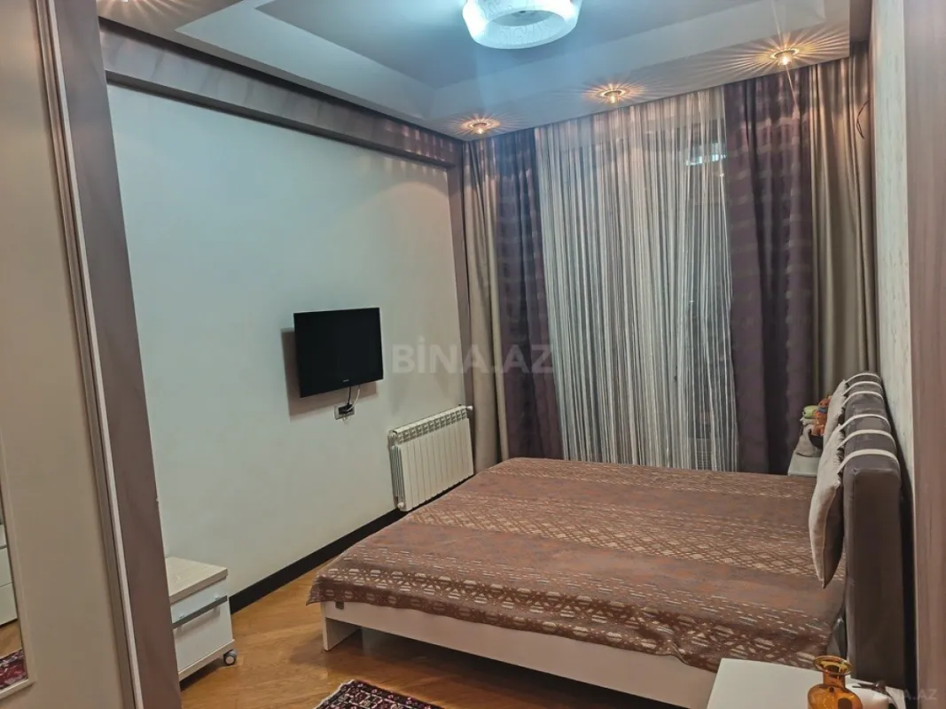 Satılır 3 otaqlı mənzil 135 m²