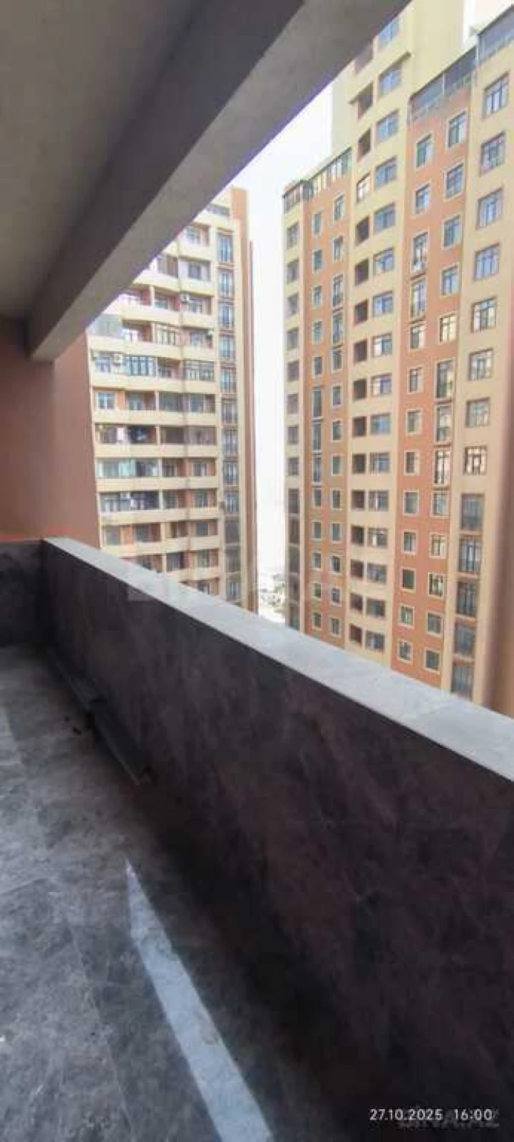 Satılır 4 otaqlı mənzil 165 m²