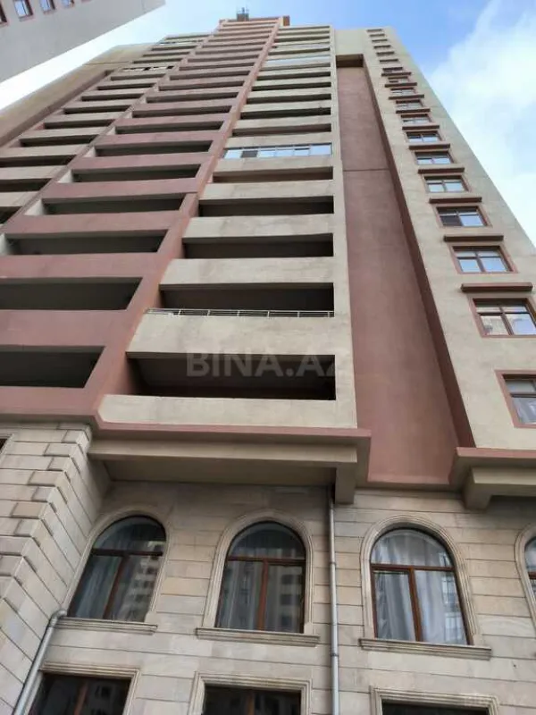 Satılır 4 otaqlı mənzil 165 m²